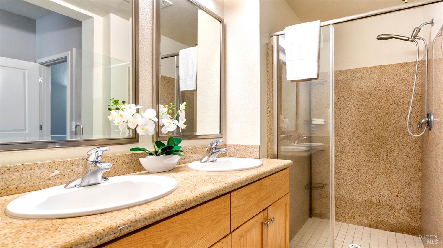 Detail Gallery Image 16 of 28 For 336 City Center Dr, Rohnert Park,  CA 94928 - 2 Beds | 2/1 Baths