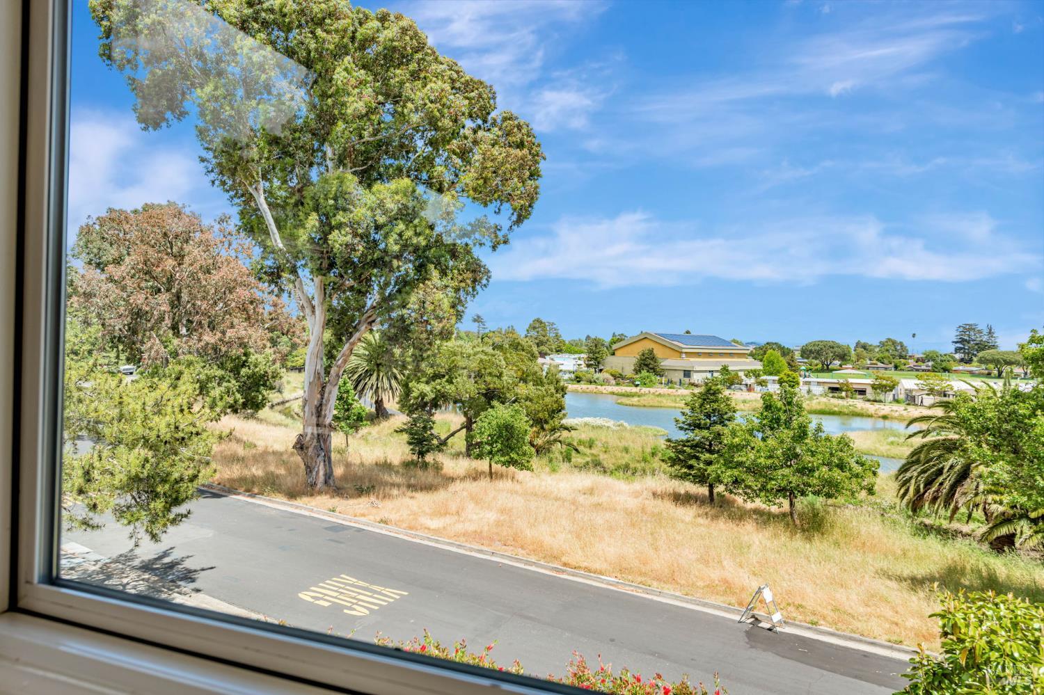 Detail Gallery Image 17 of 30 For 6 Redwood Ave, Corte Madera,  CA 94925 - 3 Beds | 2 Baths