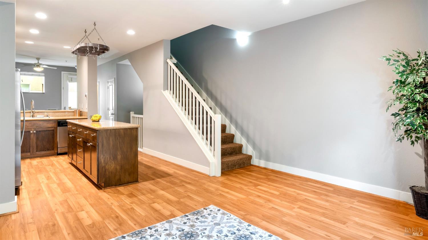 Detail Gallery Image 10 of 28 For 336 City Center Dr, Rohnert Park,  CA 94928 - 2 Beds | 2/1 Baths