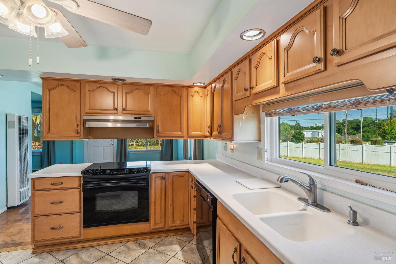 Detail Gallery Image 8 of 24 For 9881 Minnesota Ave, Penngrove,  CA 94951 - 3 Beds | 2 Baths