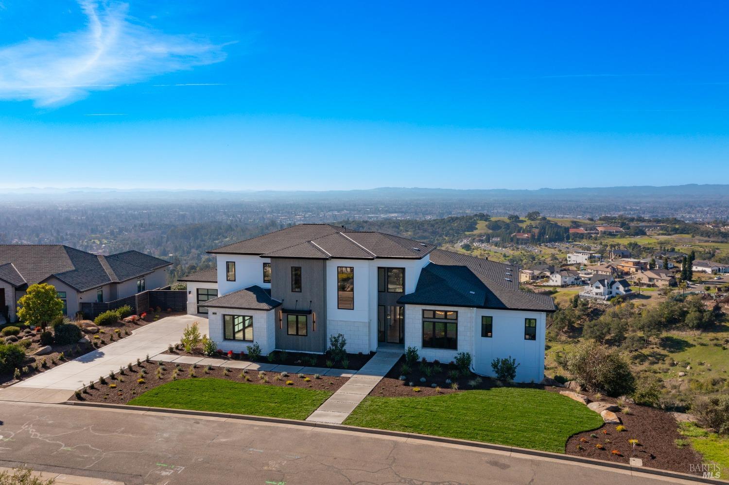 Detail Gallery Image 12 of 74 For 3835 Rocky Point Way, Santa Rosa,  CA 95404 - 4 Beds | 4/1 Baths