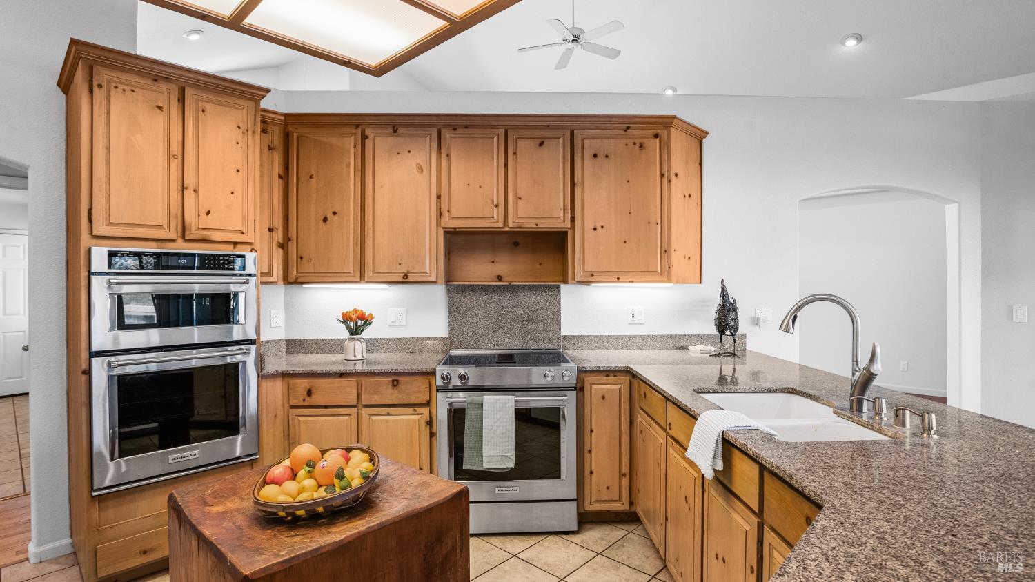 Detail Gallery Image 5 of 69 For 12285 High Valley Rd, Clearlake Oaks,  CA 95423 - 4 Beds | 3 Baths