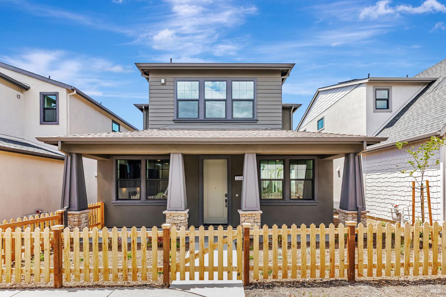 Detail Gallery Image 1 of 13 For 1558 Waterside Ln, Rohnert Park,  CA 94928 - 3 Beds | 2 Baths