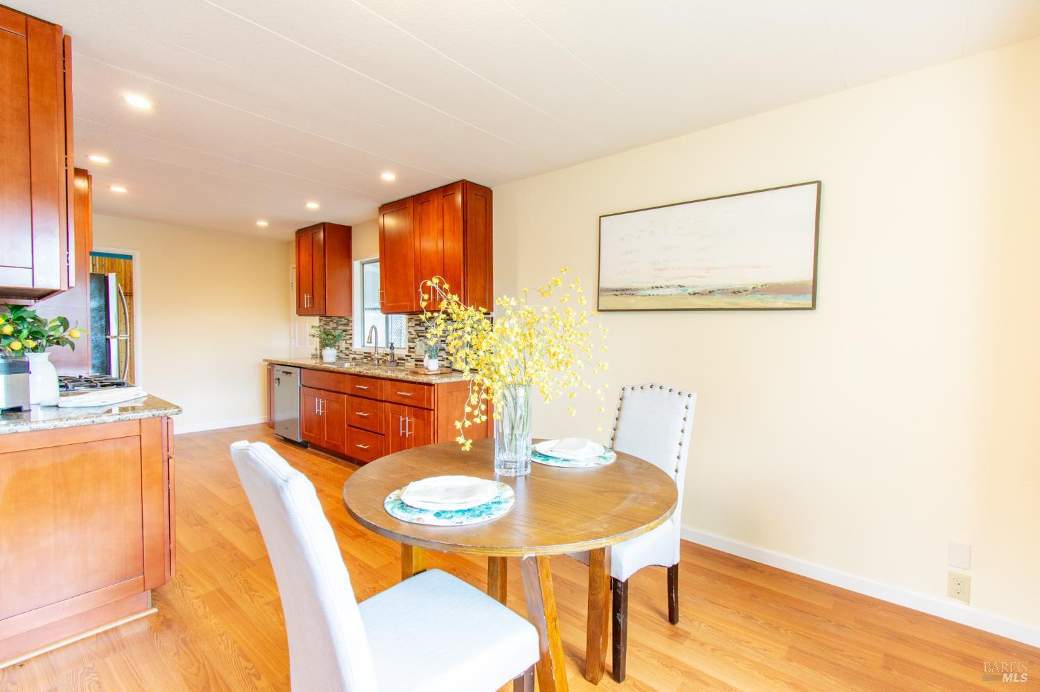 Detail Gallery Image 10 of 31 For 110 San Antonio Way, Yountville,  CA 94599 - 2 Beds | 2 Baths