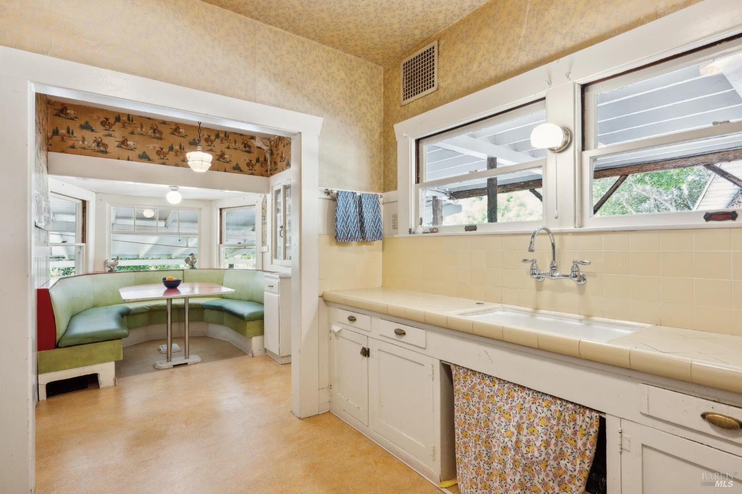 Detail Gallery Image 19 of 72 For 4100 Petrified Forest Rd, Santa Rosa,  CA 94515 - 8 Beds | 6/1 Baths
