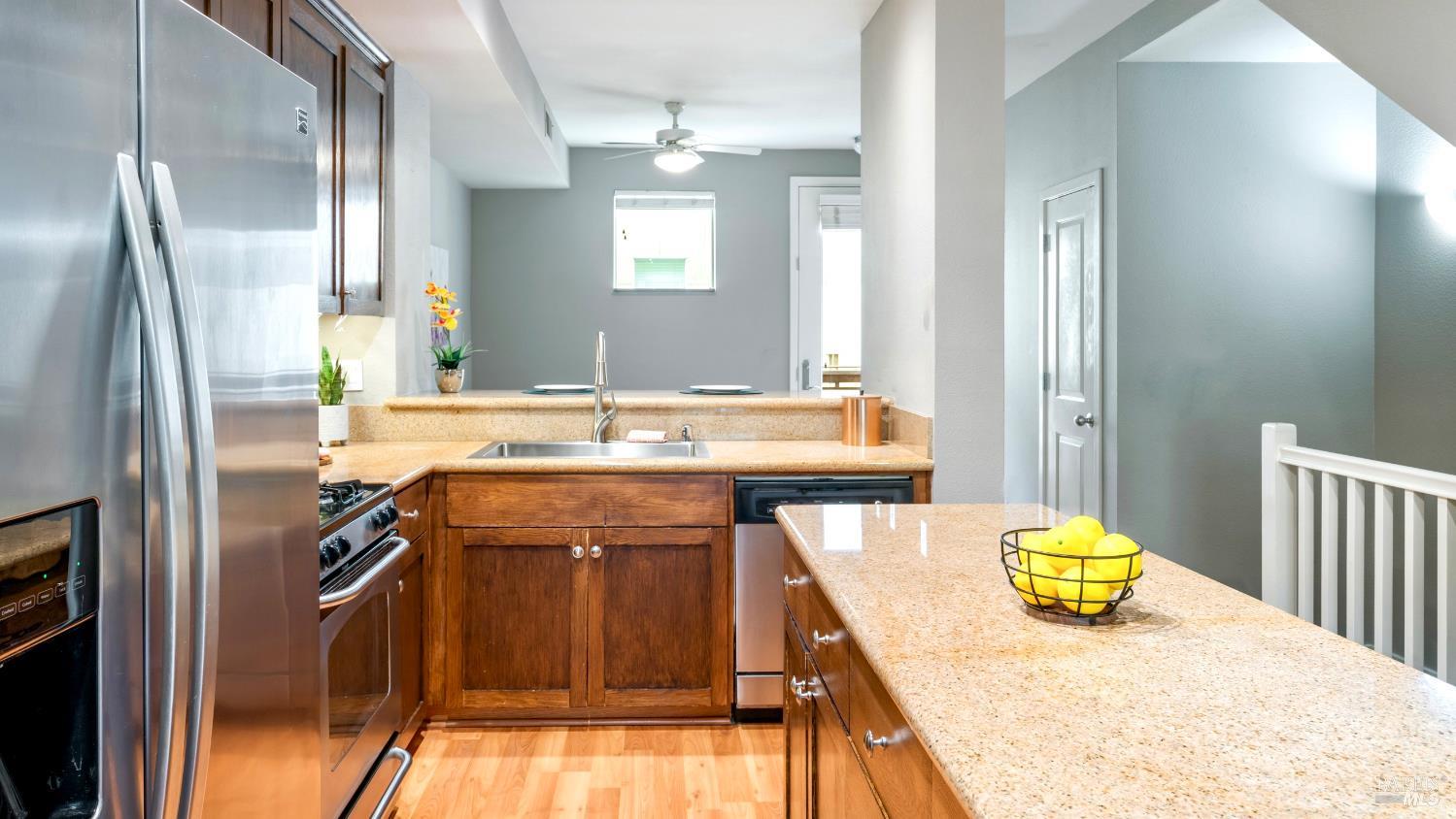 Detail Gallery Image 8 of 28 For 336 City Center Dr, Rohnert Park,  CA 94928 - 2 Beds | 2/1 Baths