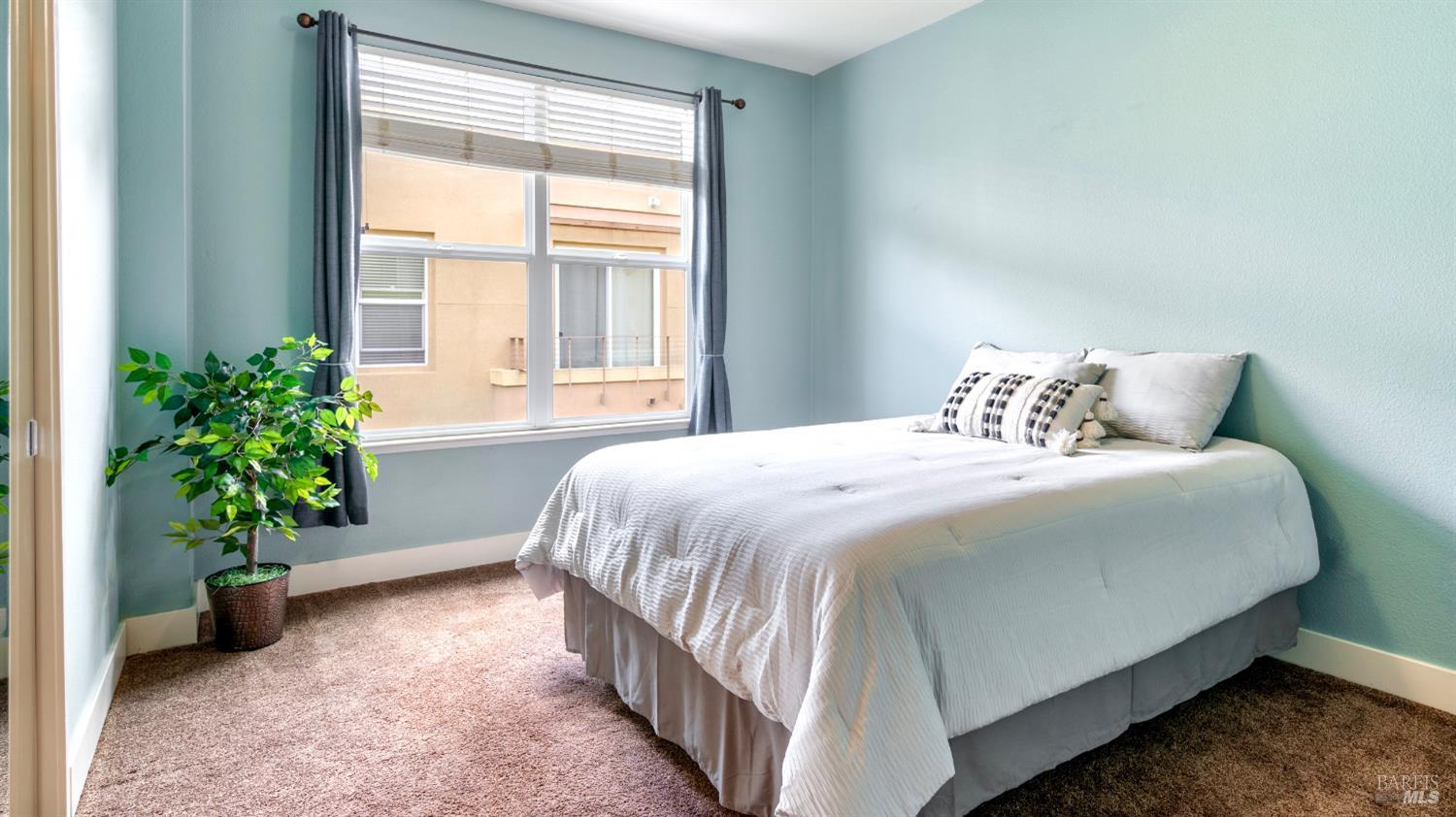 Detail Gallery Image 14 of 28 For 336 City Center Dr, Rohnert Park,  CA 94928 - 2 Beds | 2/1 Baths