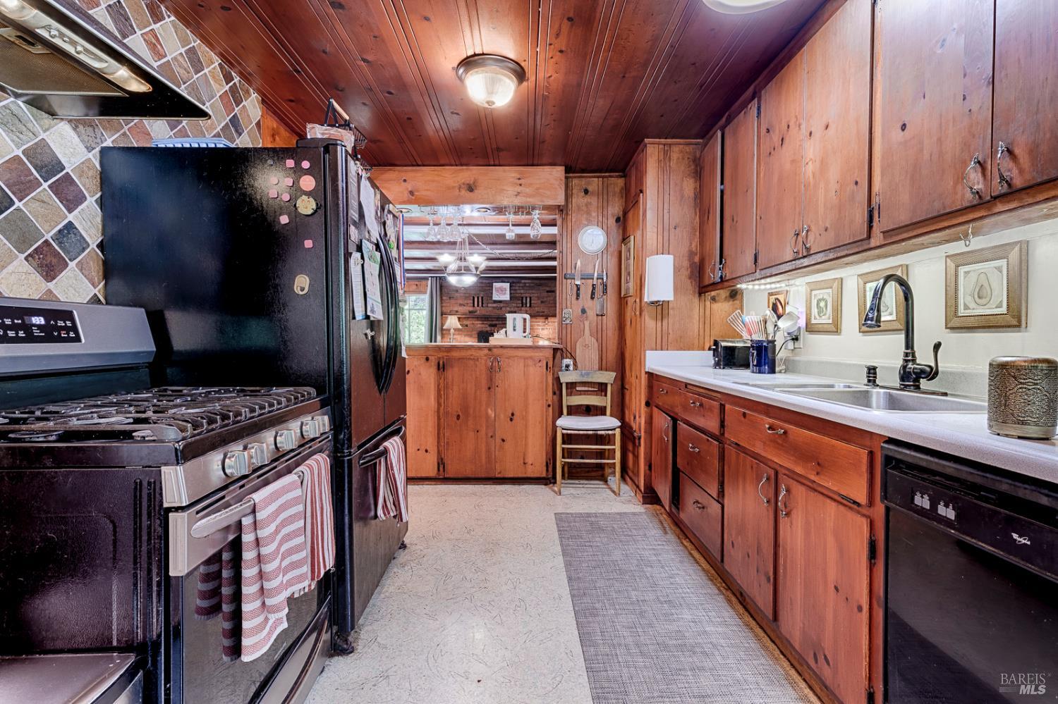 Detail Gallery Image 14 of 70 For 20215 Willow Rd, Monte Rio,  CA 95462 - 2 Beds | 2 Baths