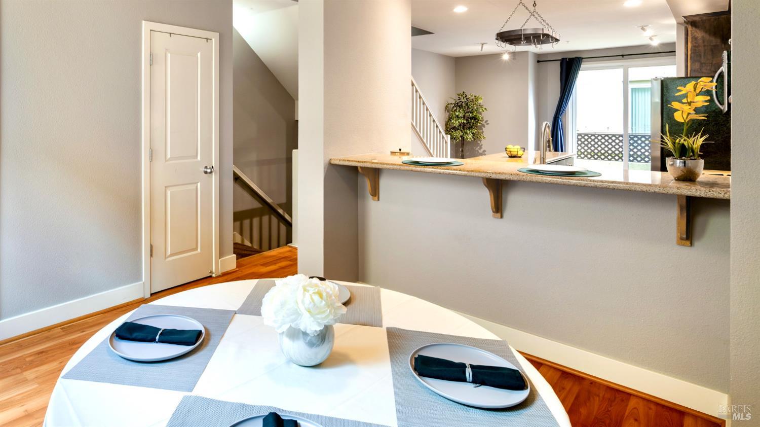 Detail Gallery Image 12 of 28 For 336 City Center Dr, Rohnert Park,  CA 94928 - 2 Beds | 2/1 Baths