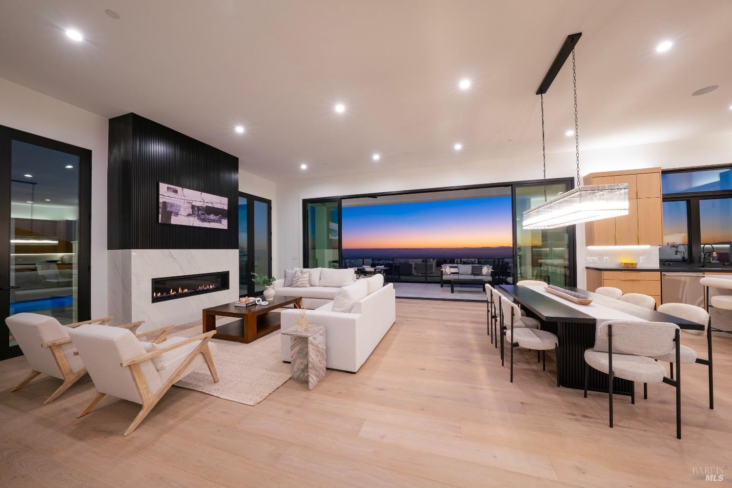 Detail Gallery Image 7 of 74 For 3835 Rocky Point Way, Santa Rosa,  CA 95404 - 4 Beds | 4/1 Baths