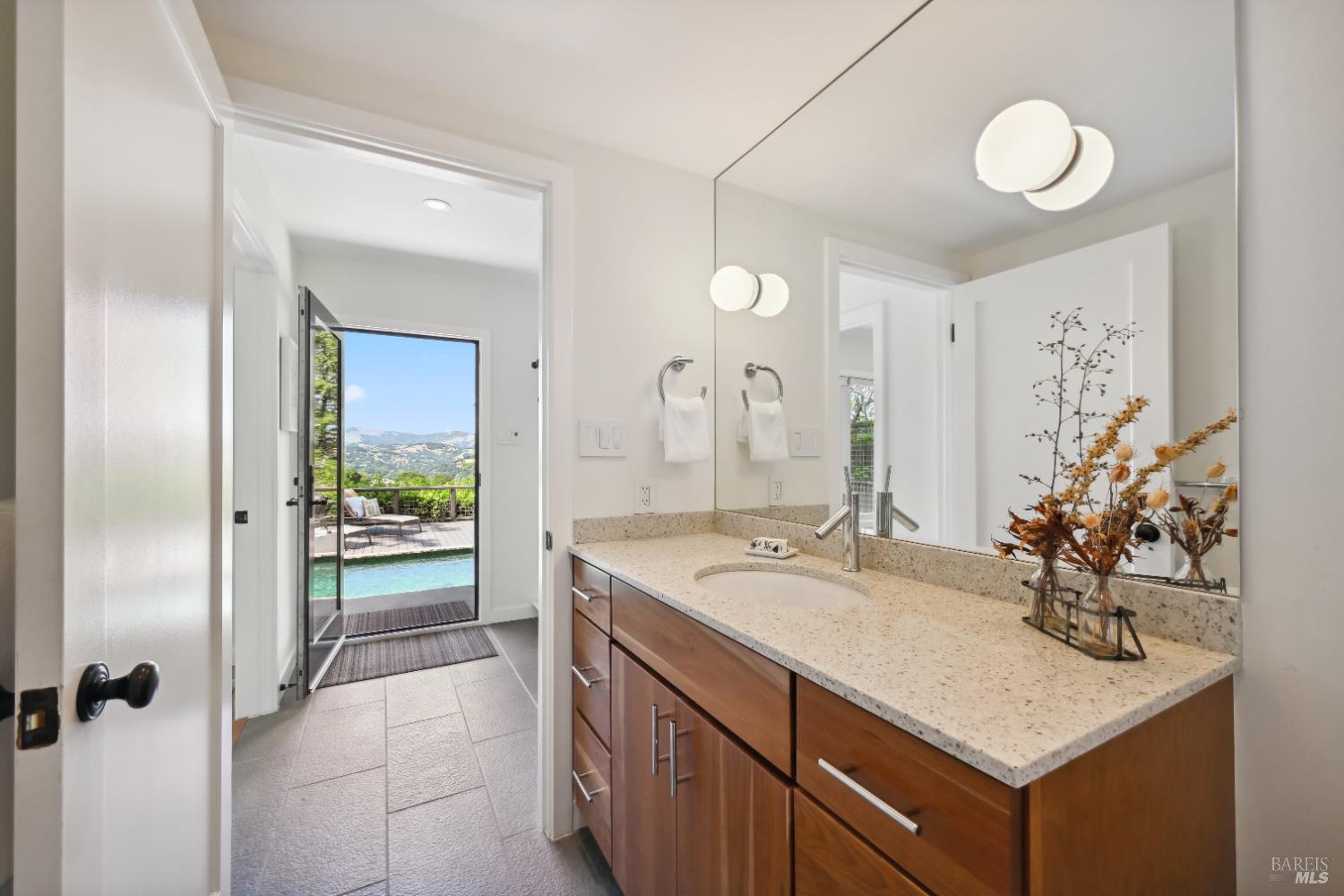 Detail Gallery Image 12 of 53 For 510 Redwood Rd, San Anselmo,  CA 94960 - 3 Beds | 1/1 Baths