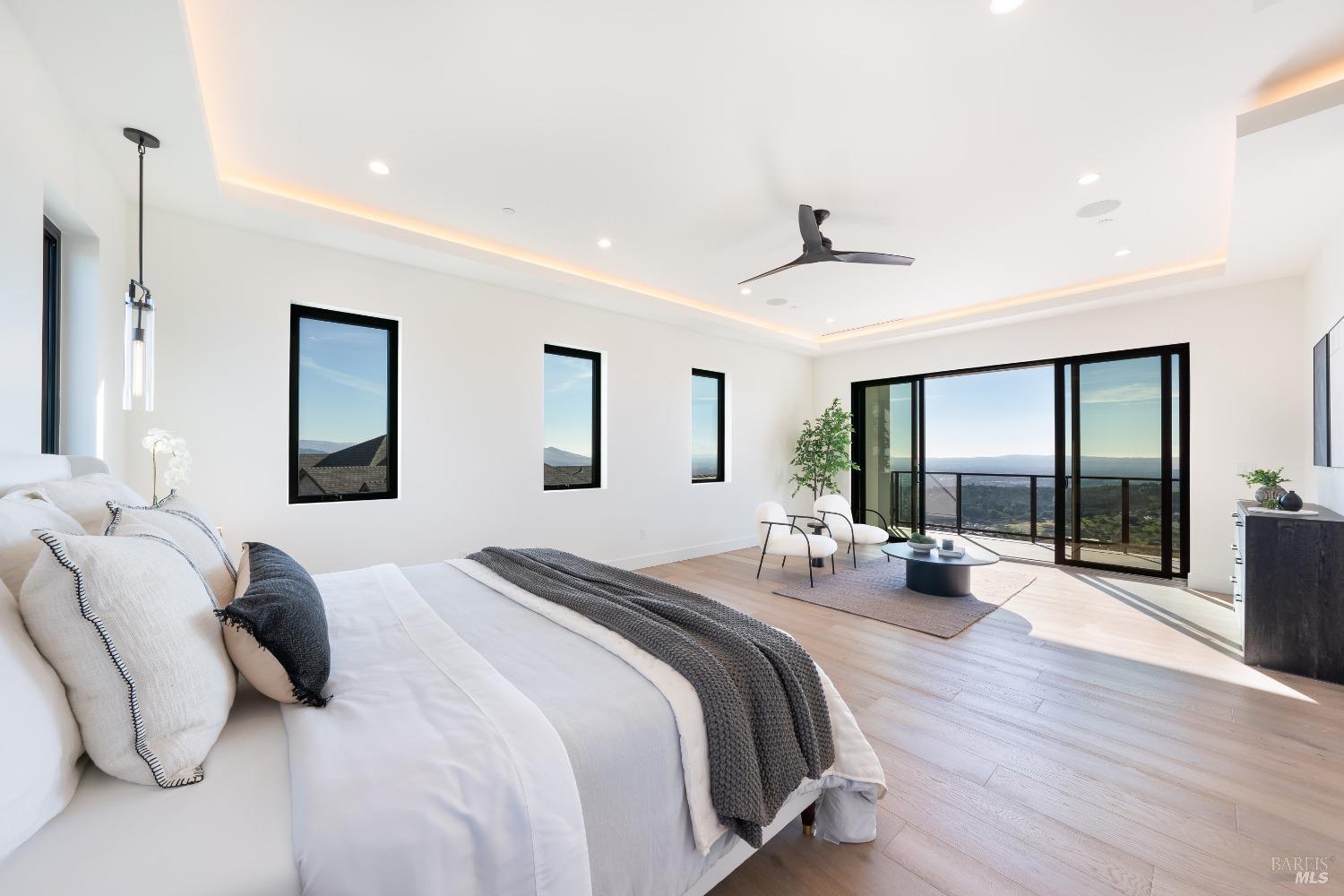 Detail Gallery Image 11 of 74 For 3835 Rocky Point Way, Santa Rosa,  CA 95404 - 4 Beds | 4/1 Baths