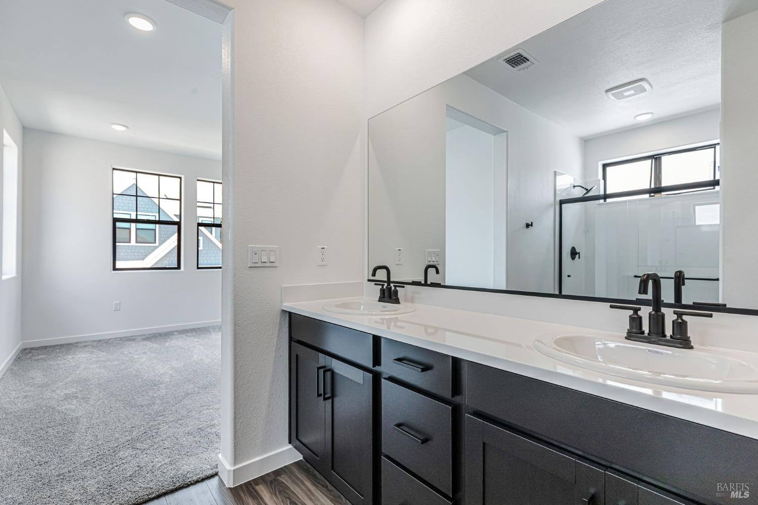 Detail Gallery Image 4 of 13 For 1558 Waterside Ln, Rohnert Park,  CA 94928 - 3 Beds | 2 Baths