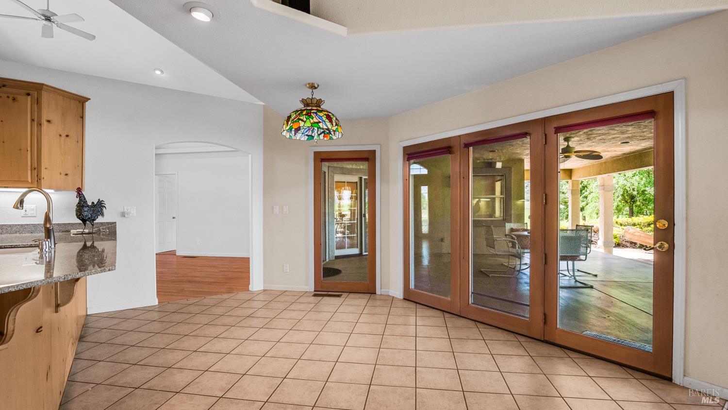 Detail Gallery Image 10 of 69 For 12285 High Valley Rd, Clearlake Oaks,  CA 95423 - 4 Beds | 3 Baths