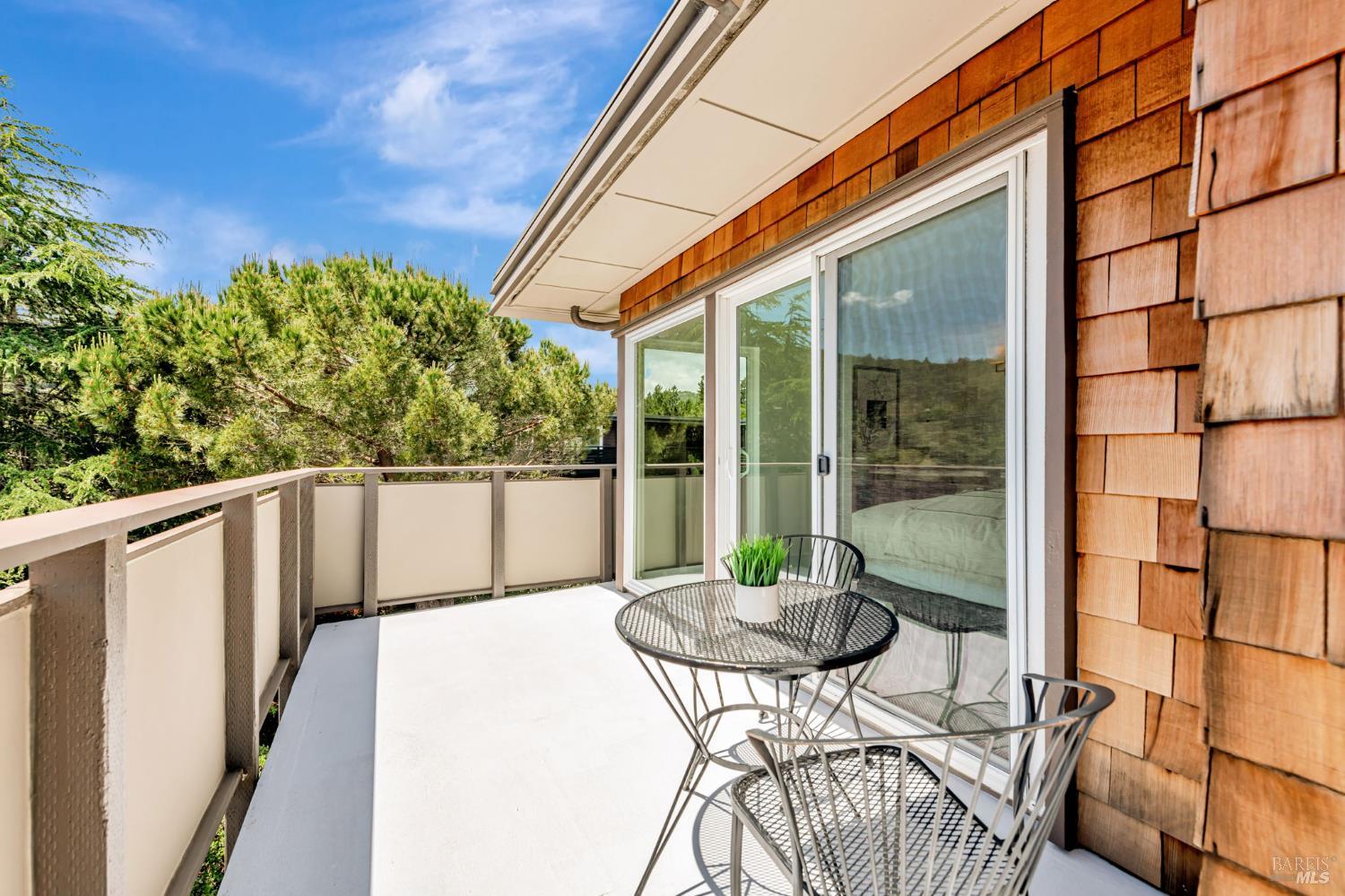 Detail Gallery Image 21 of 30 For 6 Redwood Ave, Corte Madera,  CA 94925 - 3 Beds | 2 Baths