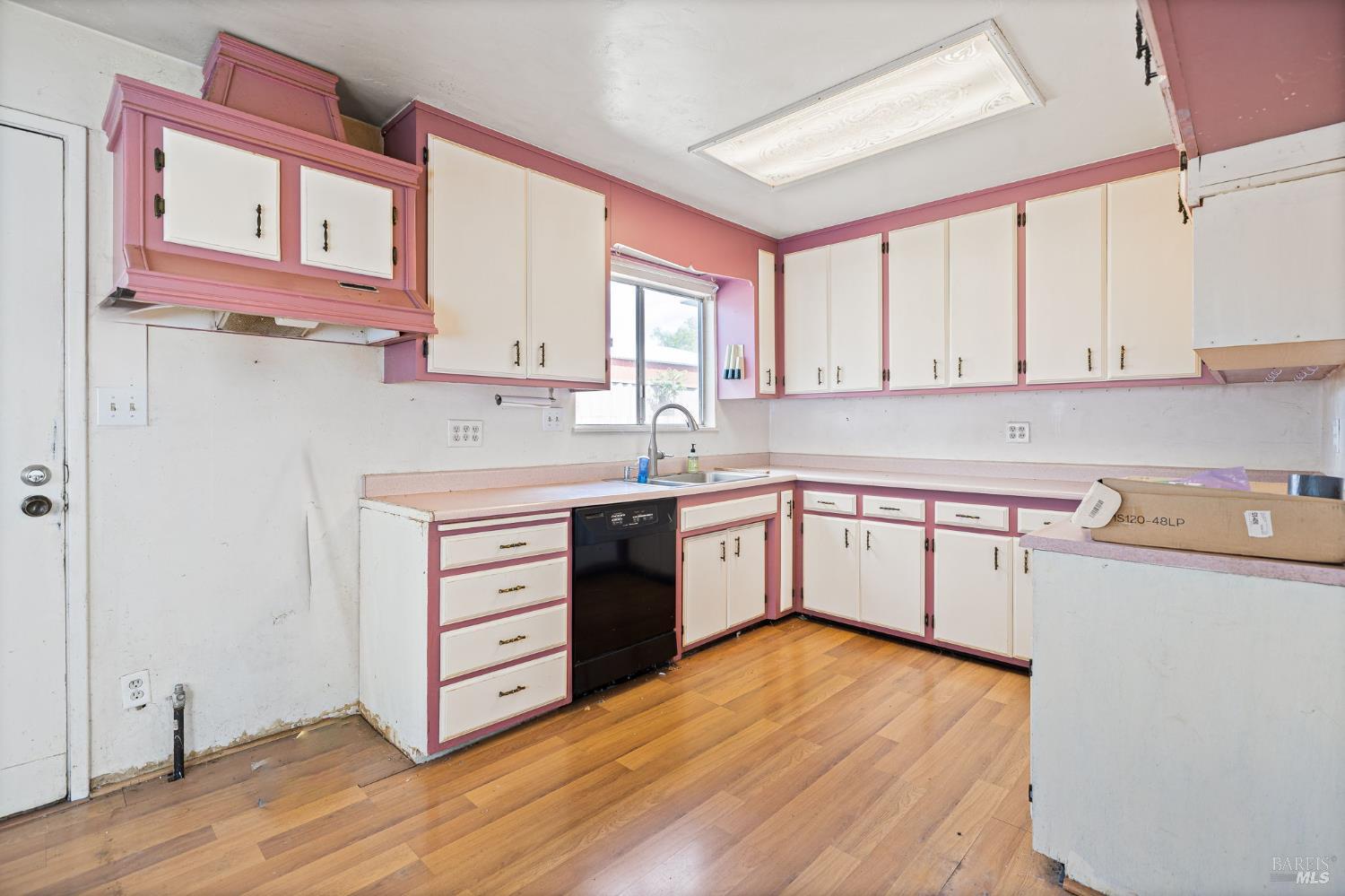 Detail Gallery Image 19 of 42 For 1045 3rd Ave, Napa,  CA 94558 - 2 Beds | 1 Baths