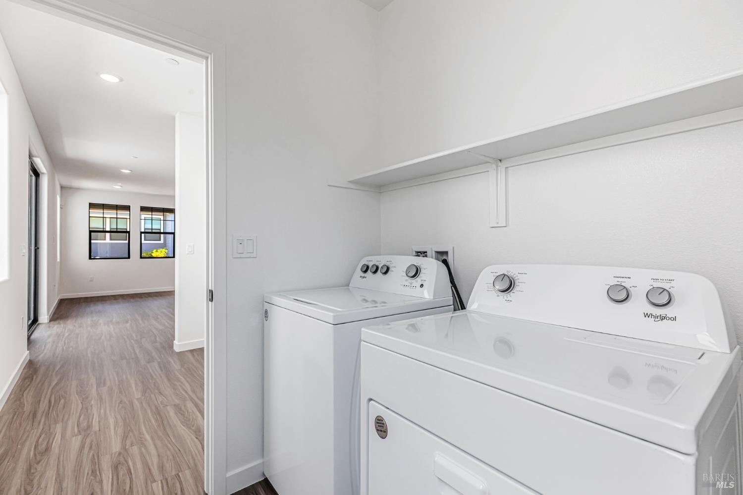 Detail Gallery Image 11 of 13 For 1558 Waterside Ln, Rohnert Park,  CA 94928 - 3 Beds | 2 Baths