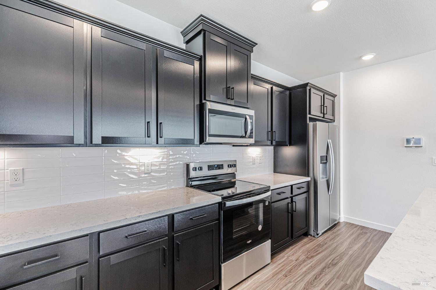 Detail Gallery Image 6 of 13 For 1558 Waterside Ln, Rohnert Park,  CA 94928 - 3 Beds | 2 Baths