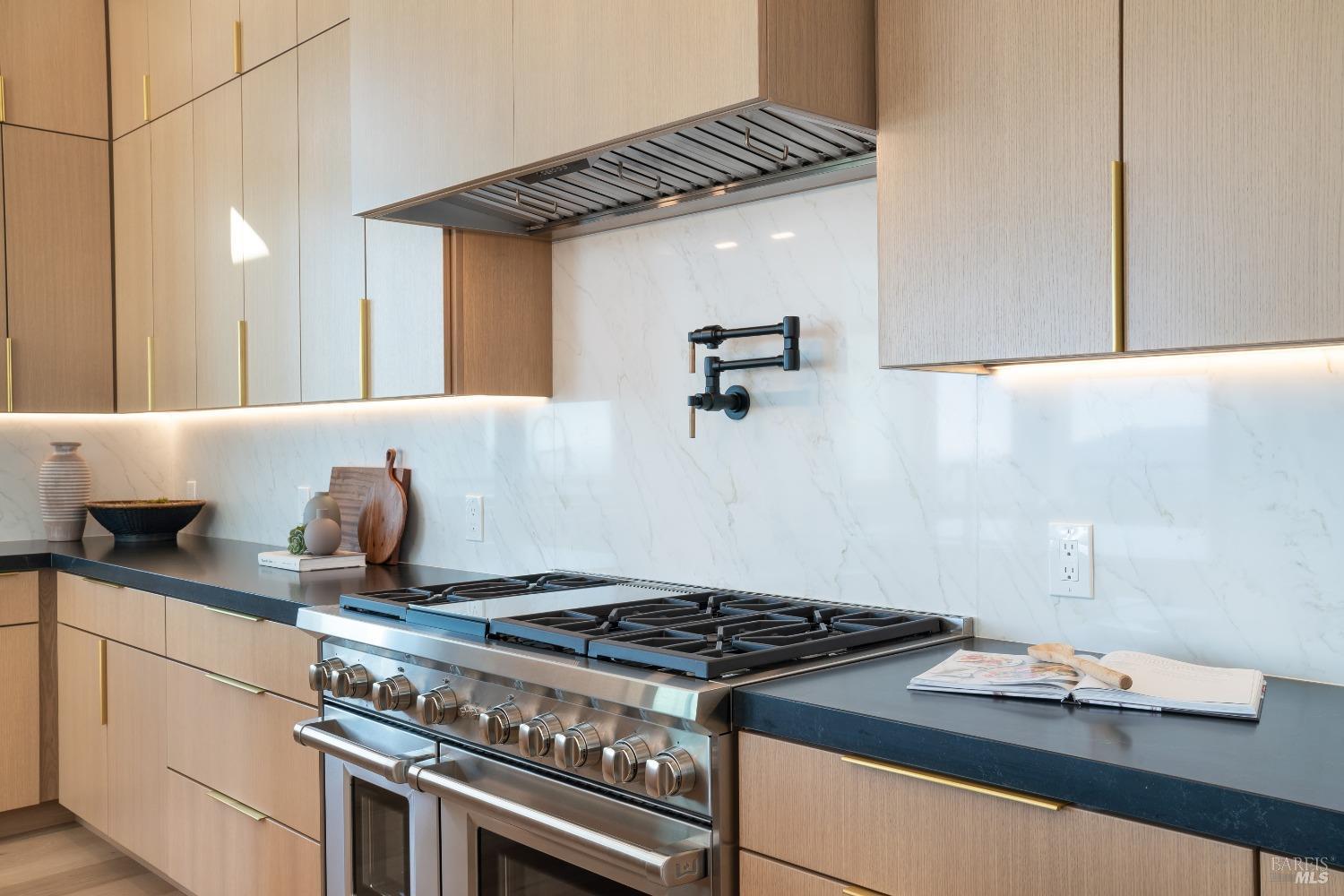 Detail Gallery Image 30 of 74 For 3835 Rocky Point Way, Santa Rosa,  CA 95404 - 4 Beds | 4/1 Baths