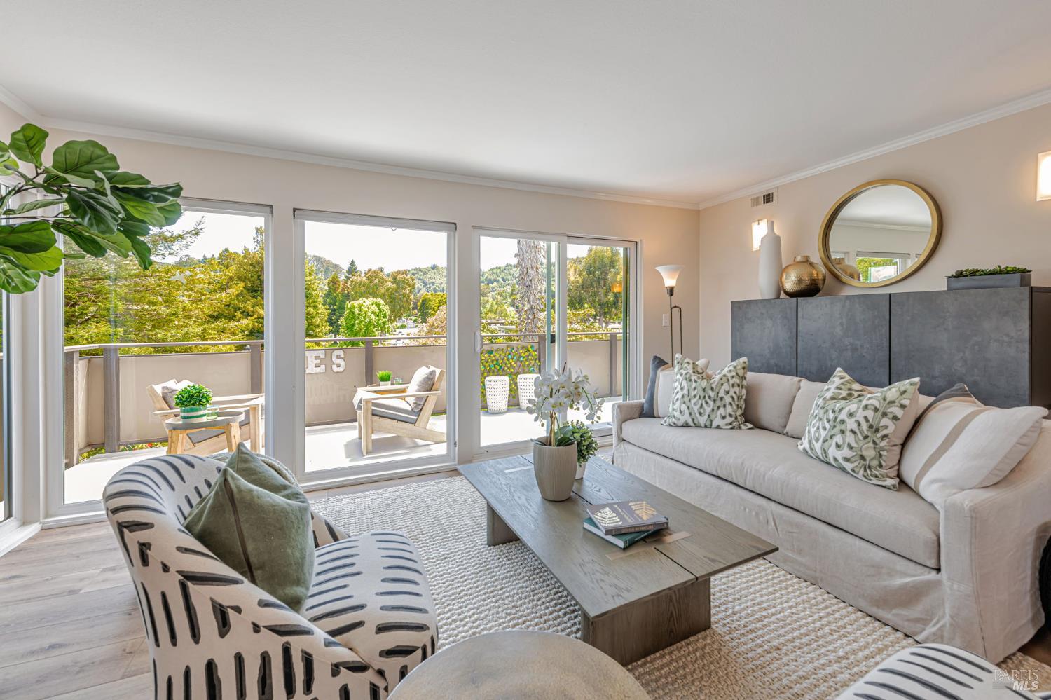 Detail Gallery Image 2 of 30 For 6 Redwood Ave, Corte Madera,  CA 94925 - 3 Beds | 2 Baths