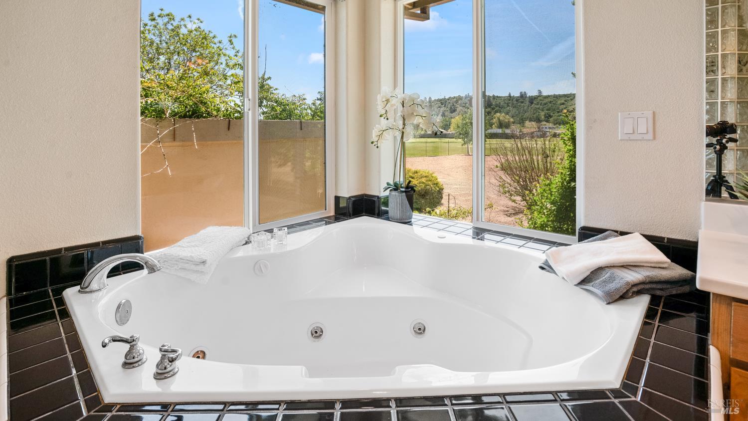 Detail Gallery Image 20 of 69 For 12285 High Valley Rd, Clearlake Oaks,  CA 95423 - 4 Beds | 3 Baths
