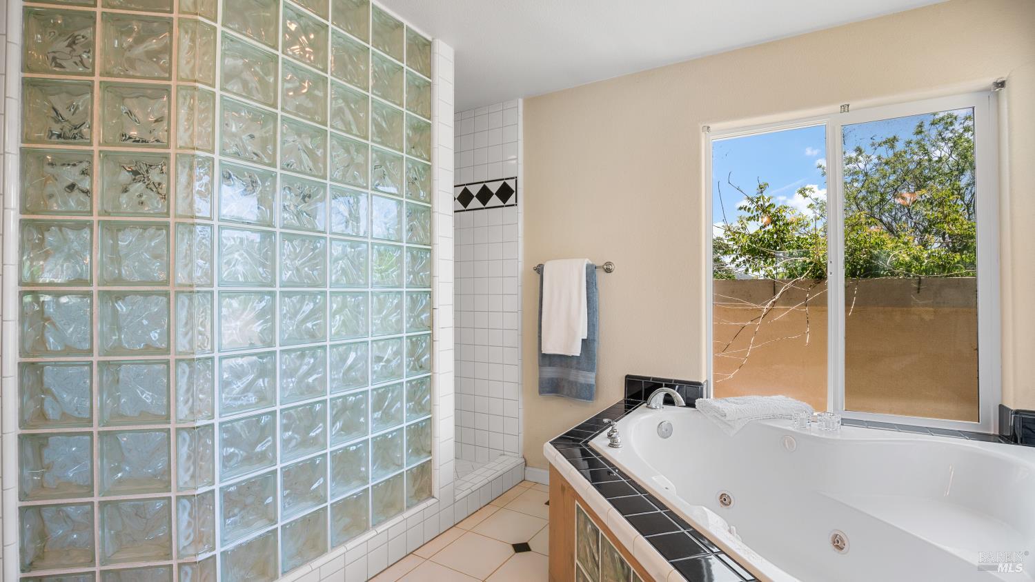 Detail Gallery Image 23 of 69 For 12285 High Valley Rd, Clearlake Oaks,  CA 95423 - 4 Beds | 3 Baths