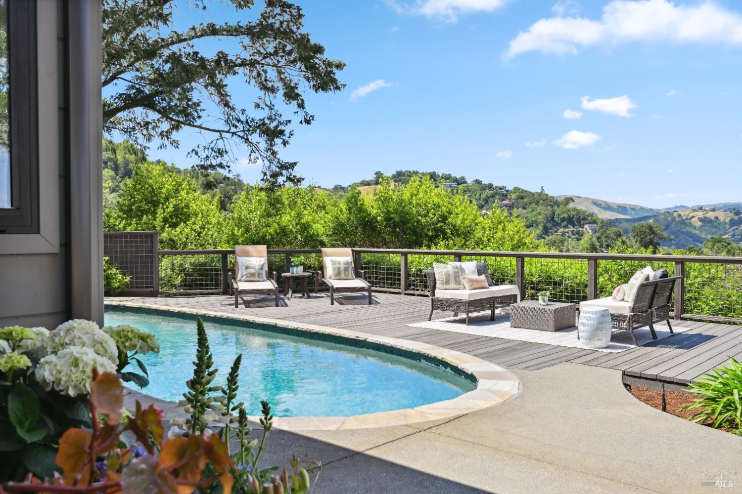 Detail Gallery Image 3 of 53 For 510 Redwood Rd, San Anselmo,  CA 94960 - 3 Beds | 1/1 Baths