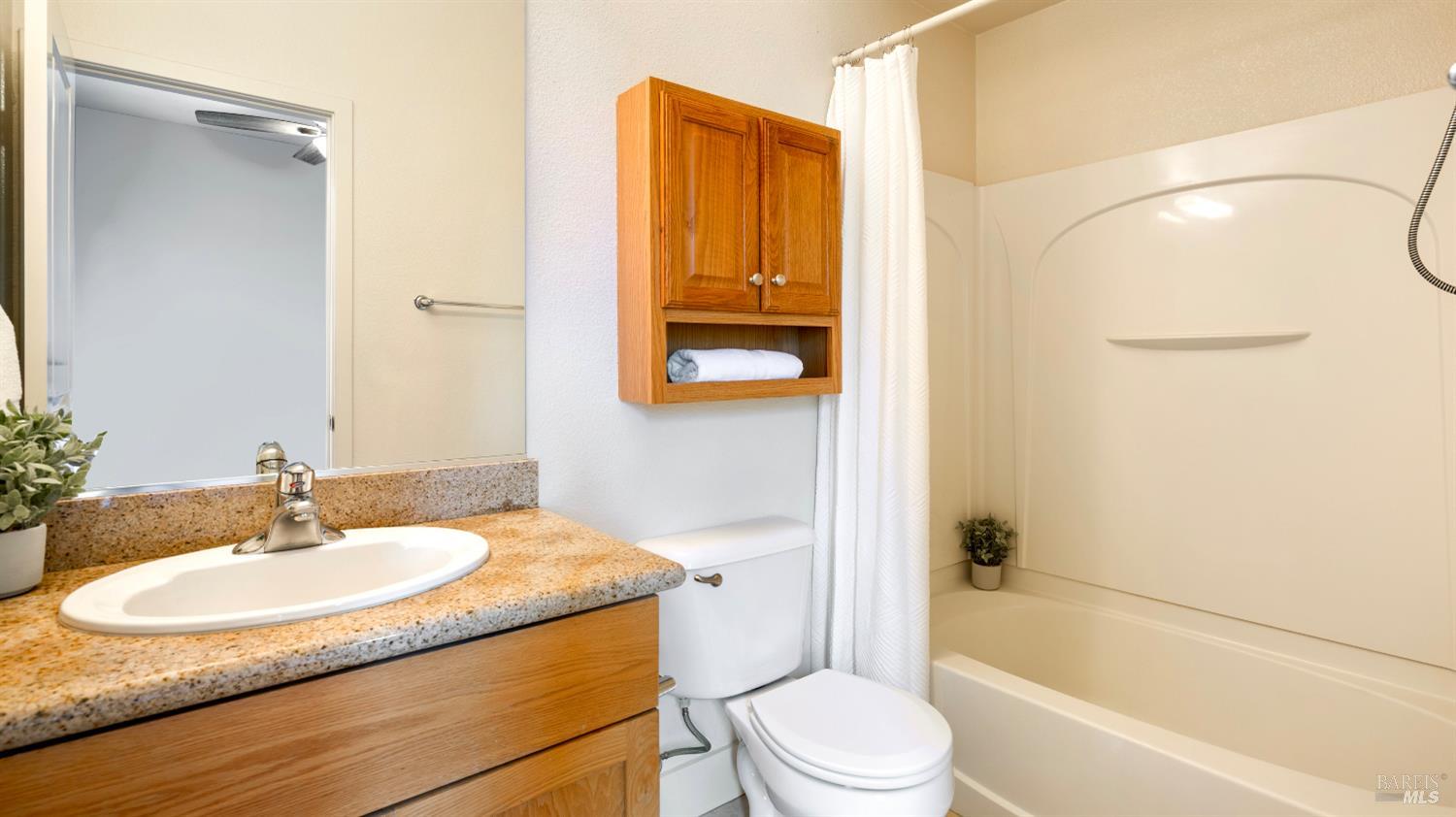 Detail Gallery Image 20 of 28 For 336 City Center Dr, Rohnert Park,  CA 94928 - 2 Beds | 2/1 Baths