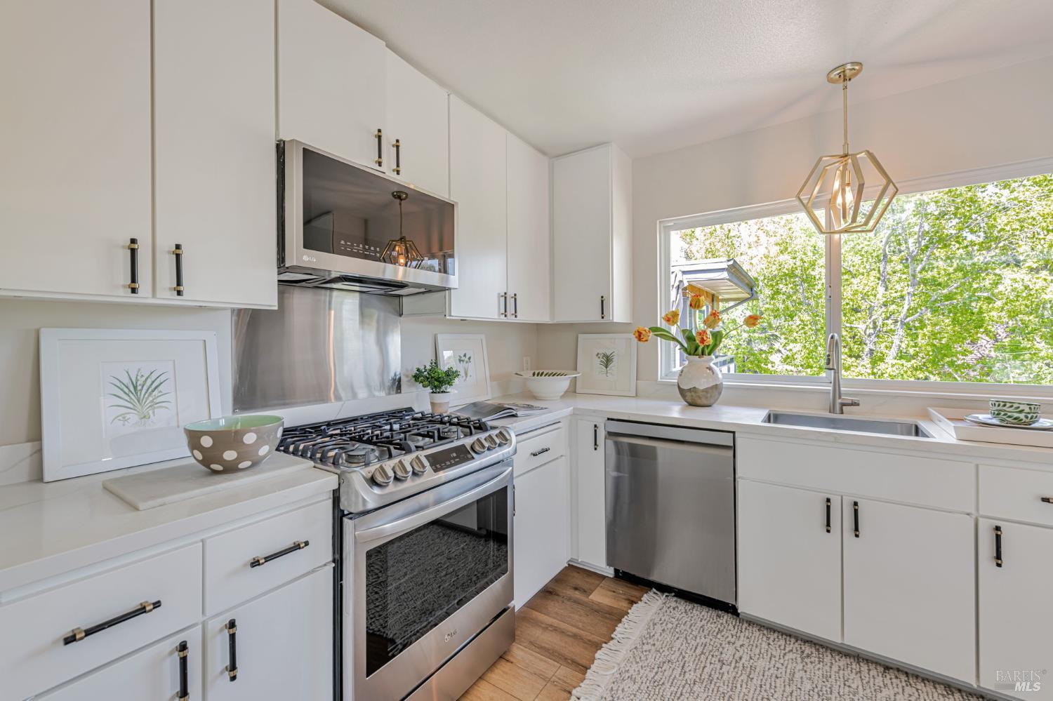 Detail Gallery Image 6 of 30 For 6 Redwood Ave, Corte Madera,  CA 94925 - 3 Beds | 2 Baths