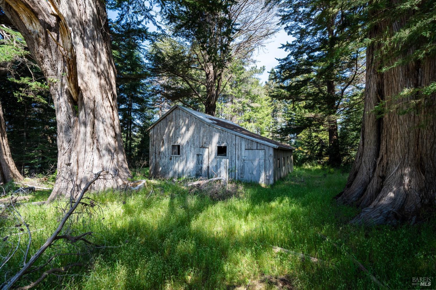 Detail Gallery Image 4 of 9 For 44600 Little Lake Rd, Mendocino,  CA 95460 - 3 Beds | 2 Baths