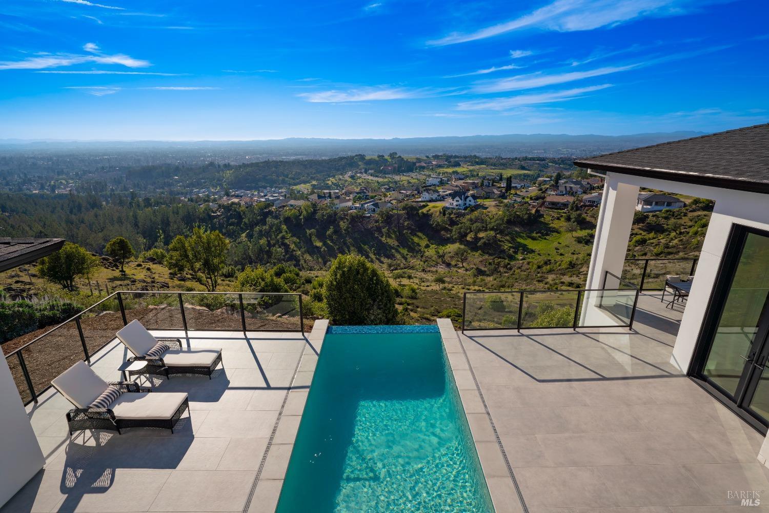 Detail Gallery Image 60 of 74 For 3835 Rocky Point Way, Santa Rosa,  CA 95404 - 4 Beds | 4/1 Baths