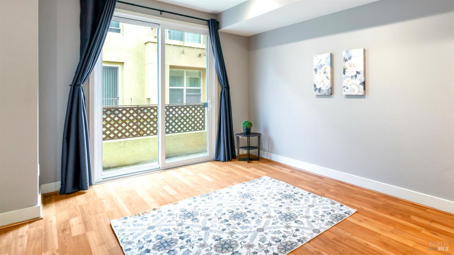 Detail Gallery Image 9 of 28 For 336 City Center Dr, Rohnert Park,  CA 94928 - 2 Beds | 2/1 Baths