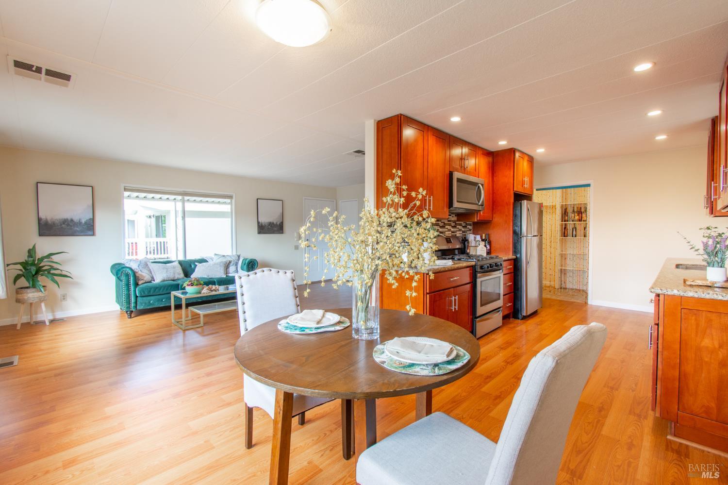 Detail Gallery Image 9 of 31 For 110 San Antonio Way, Yountville,  CA 94599 - 2 Beds | 2 Baths