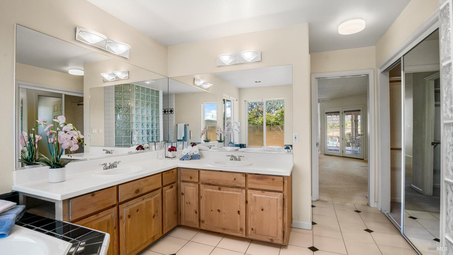 Detail Gallery Image 21 of 69 For 12285 High Valley Rd, Clearlake Oaks,  CA 95423 - 4 Beds | 3 Baths