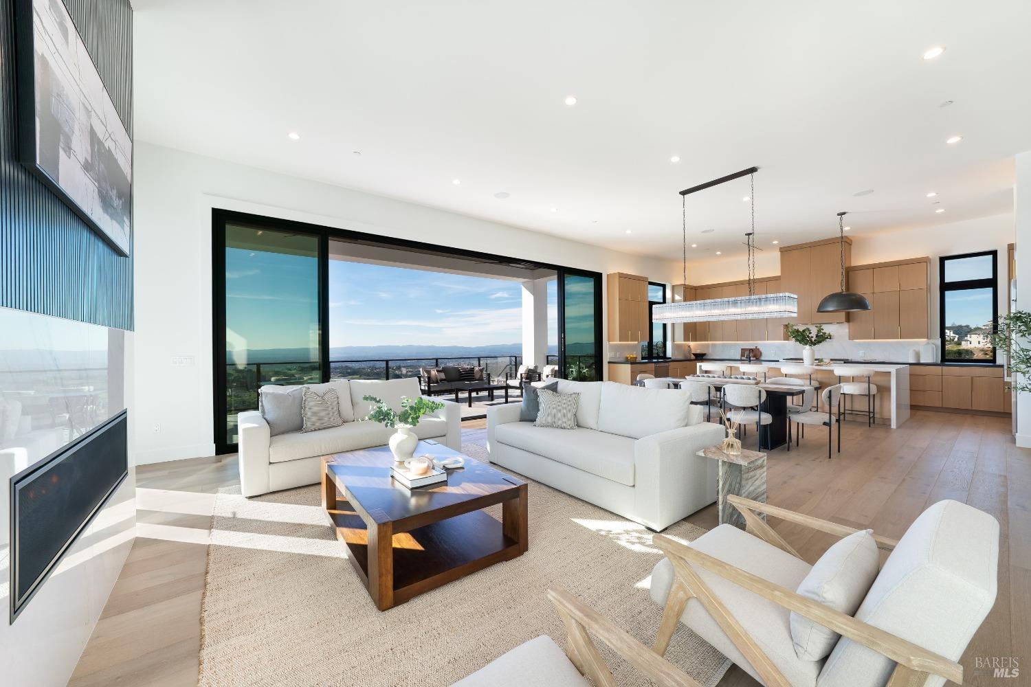 Detail Gallery Image 17 of 74 For 3835 Rocky Point Way, Santa Rosa,  CA 95404 - 4 Beds | 4/1 Baths