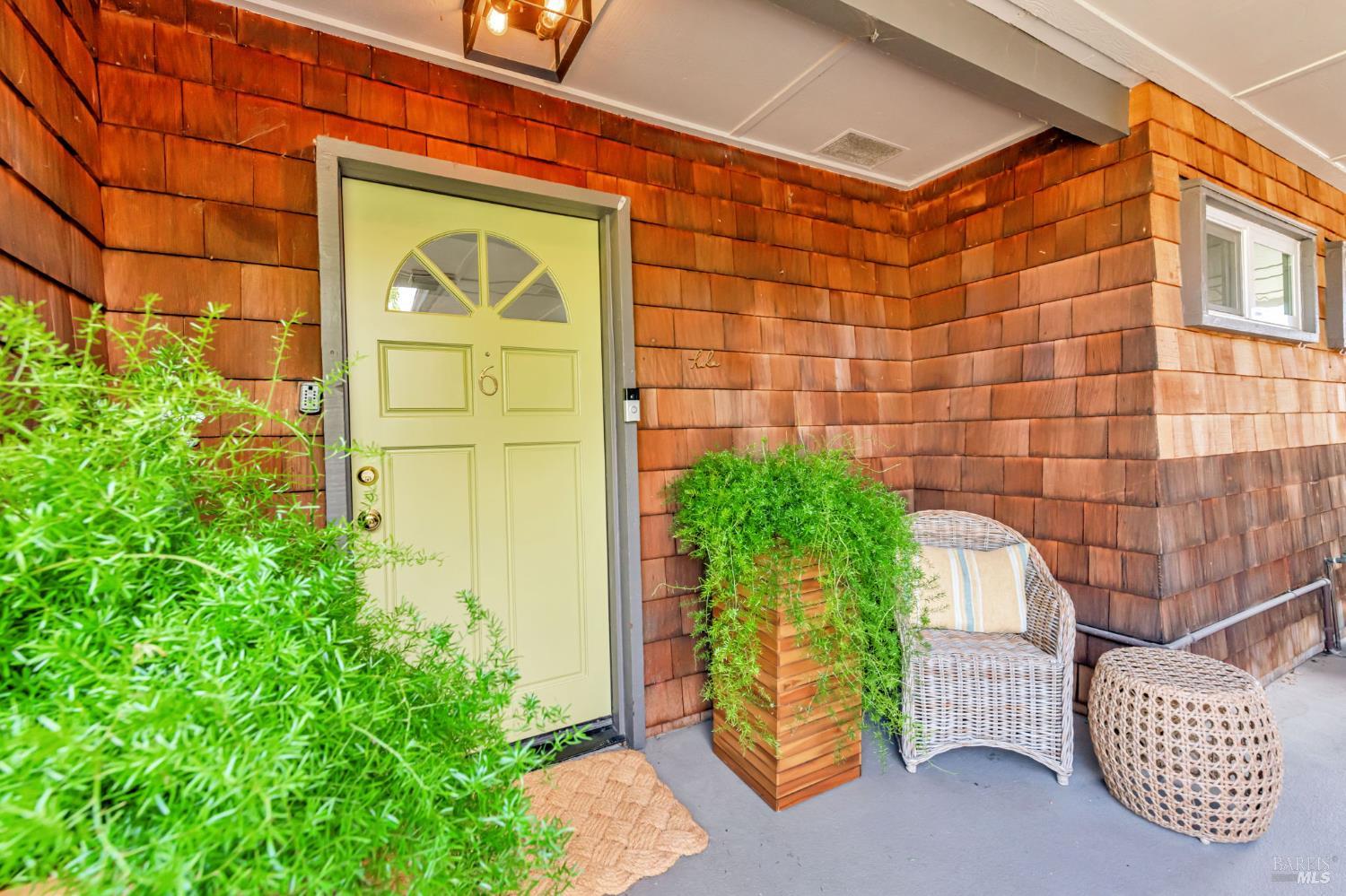 Detail Gallery Image 1 of 30 For 6 Redwood Ave, Corte Madera,  CA 94925 - 3 Beds | 2 Baths