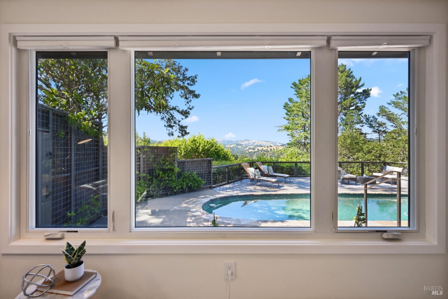 Detail Gallery Image 8 of 53 For 510 Redwood Rd, San Anselmo,  CA 94960 - 3 Beds | 1/1 Baths