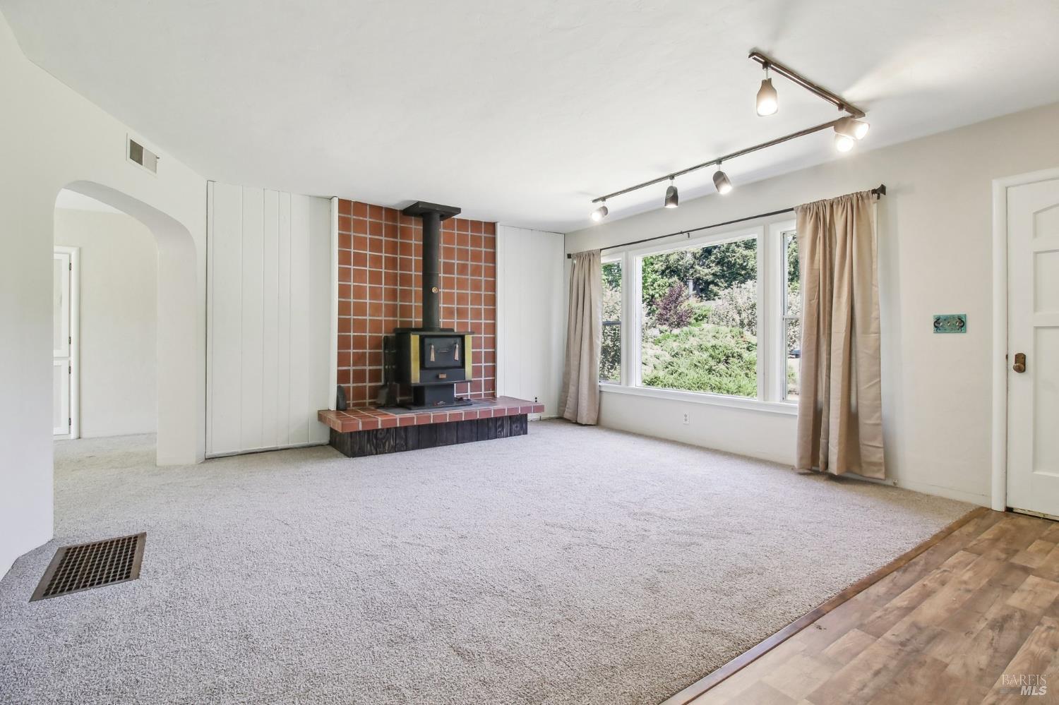 Detail Gallery Image 11 of 50 For 6755 Carol Dr, Sebastopol,  CA 95472 - 3 Beds | 2 Baths