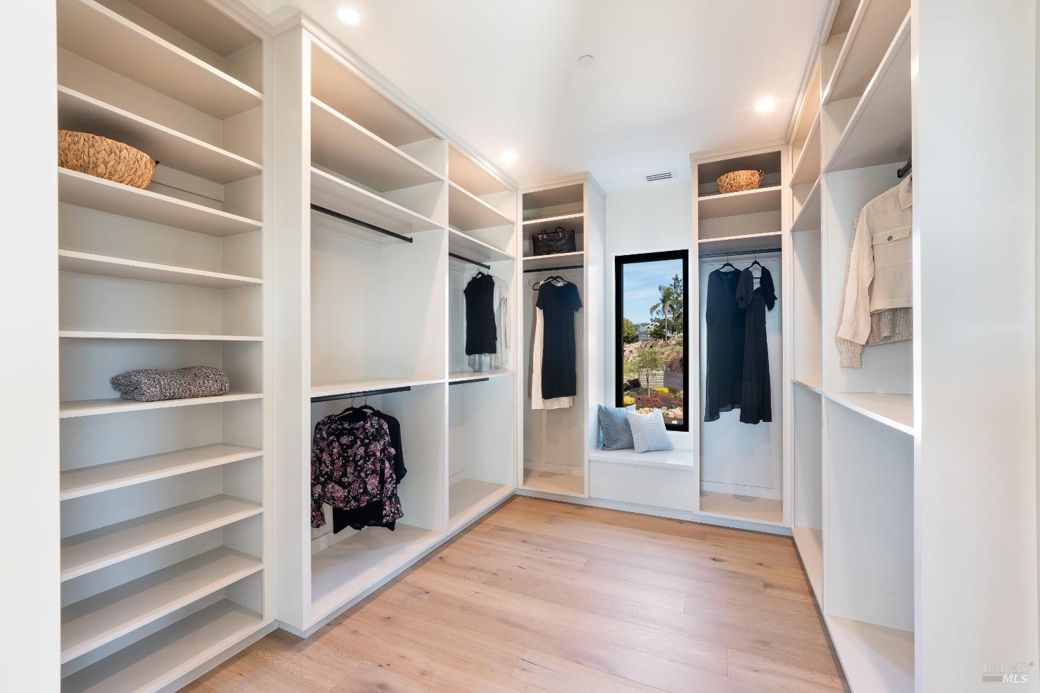 Detail Gallery Image 39 of 74 For 3835 Rocky Point Way, Santa Rosa,  CA 95404 - 4 Beds | 4/1 Baths