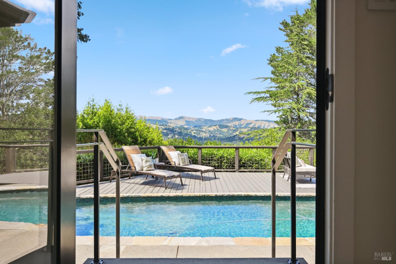 Detail Gallery Image 4 of 53 For 510 Redwood Rd, San Anselmo,  CA 94960 - 3 Beds | 1/1 Baths