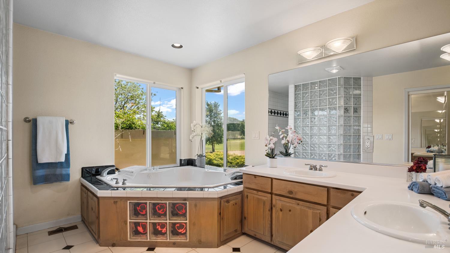 Detail Gallery Image 19 of 69 For 12285 High Valley Rd, Clearlake Oaks,  CA 95423 - 4 Beds | 3 Baths