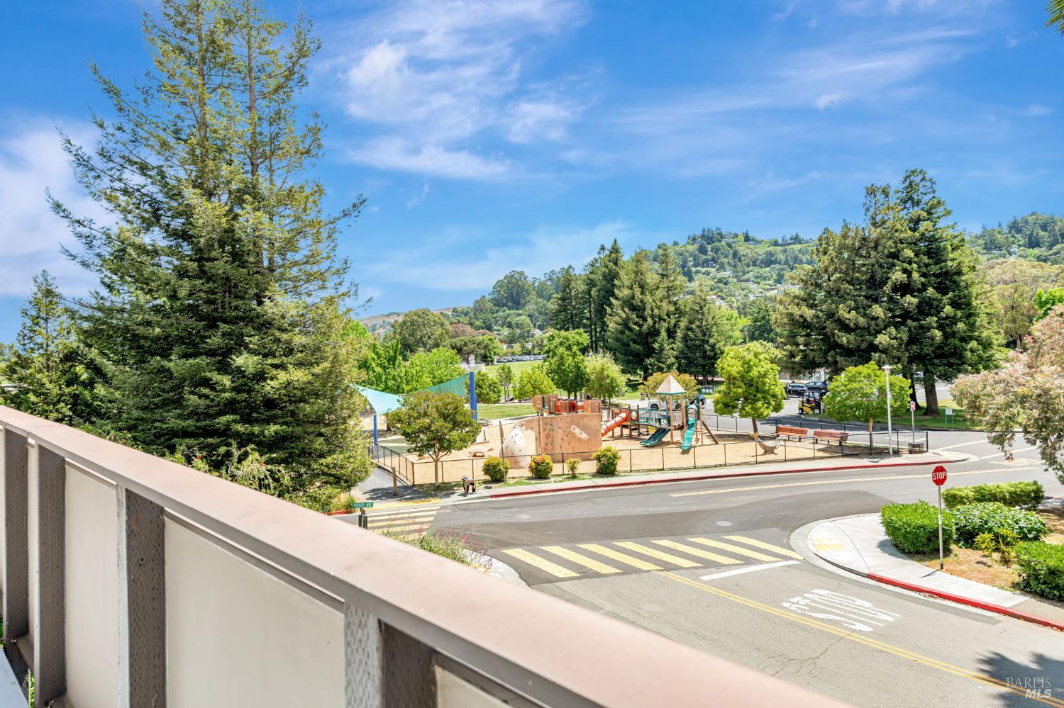 Detail Gallery Image 22 of 30 For 6 Redwood Ave, Corte Madera,  CA 94925 - 3 Beds | 2 Baths