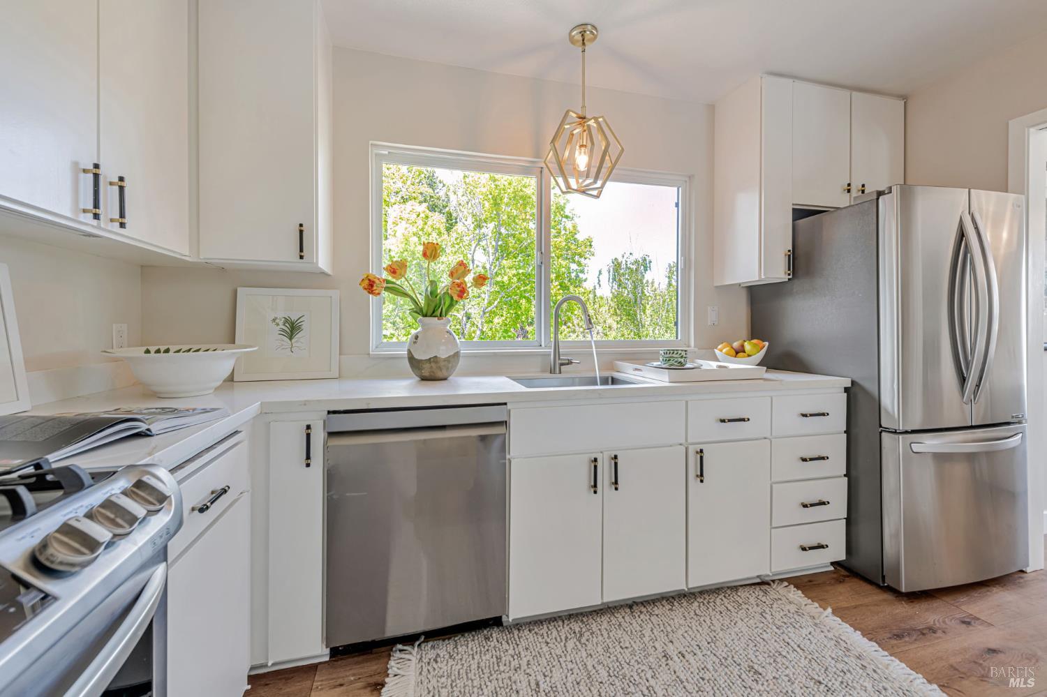 Detail Gallery Image 8 of 30 For 6 Redwood Ave, Corte Madera,  CA 94925 - 3 Beds | 2 Baths