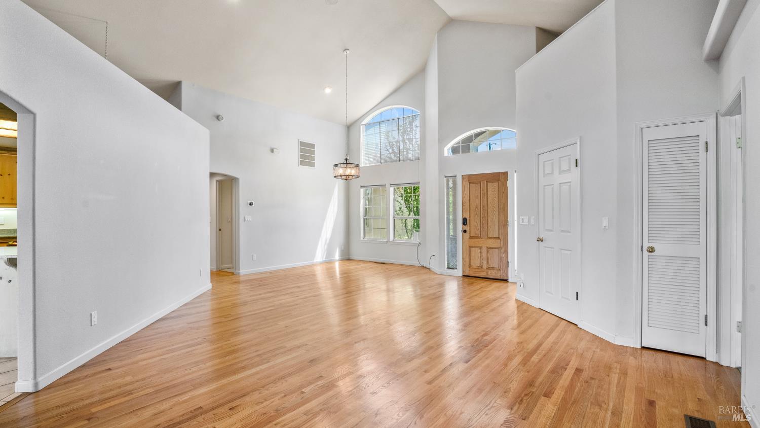 Detail Gallery Image 7 of 69 For 12285 High Valley Rd, Clearlake Oaks,  CA 95423 - 4 Beds | 3 Baths