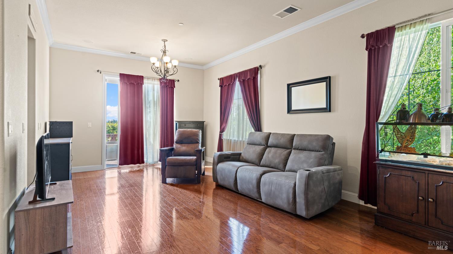 Detail Gallery Image 13 of 50 For 2011 Bellaterra Ct, Santa Rosa,  CA 95404 - 4 Beds | 3 Baths