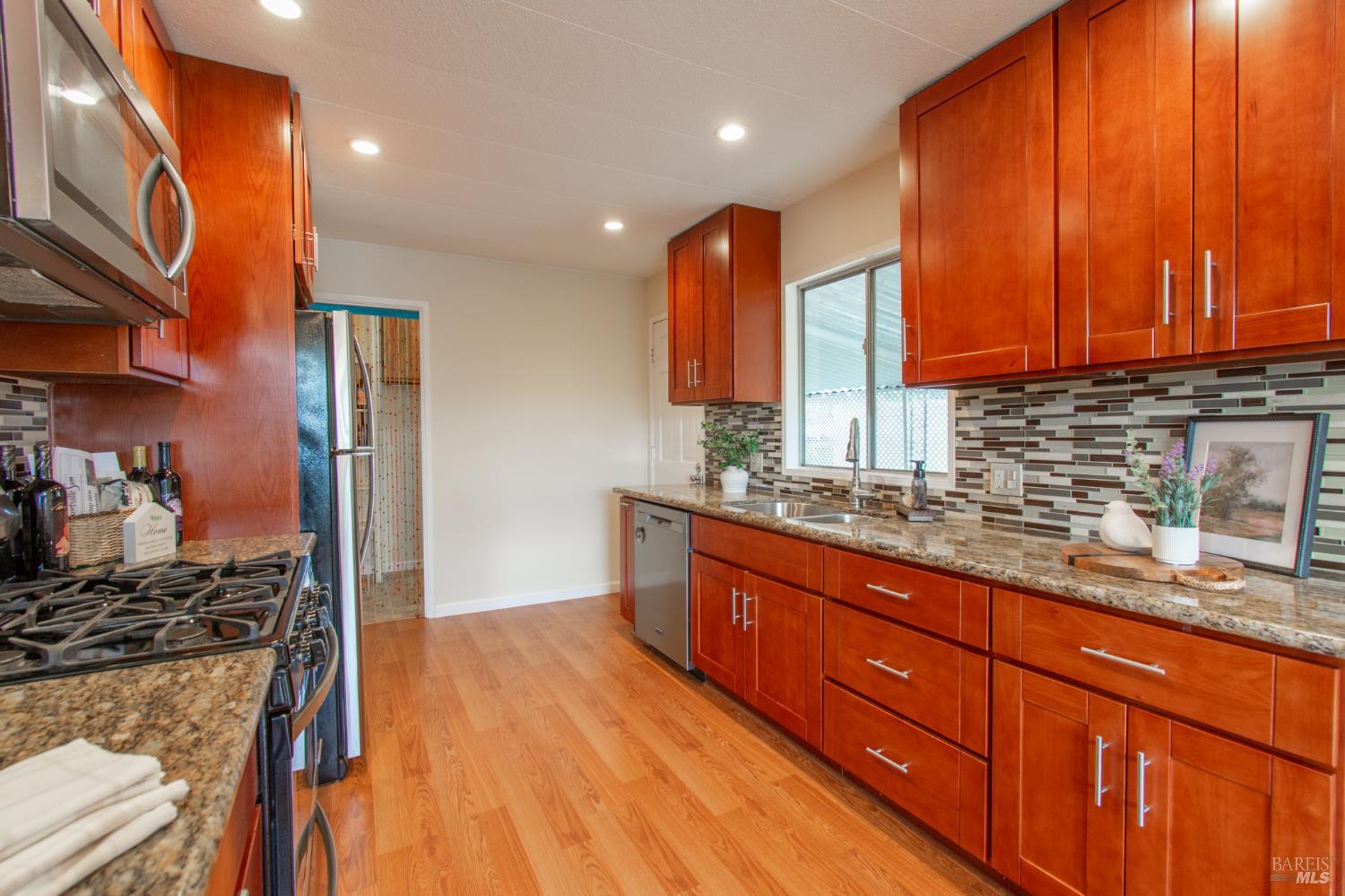 Detail Gallery Image 12 of 31 For 110 San Antonio Way, Yountville,  CA 94599 - 2 Beds | 2 Baths