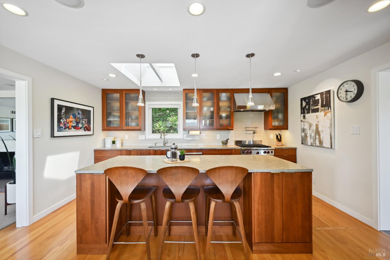 Detail Gallery Image 14 of 53 For 510 Redwood Rd, San Anselmo,  CA 94960 - 3 Beds | 1/1 Baths