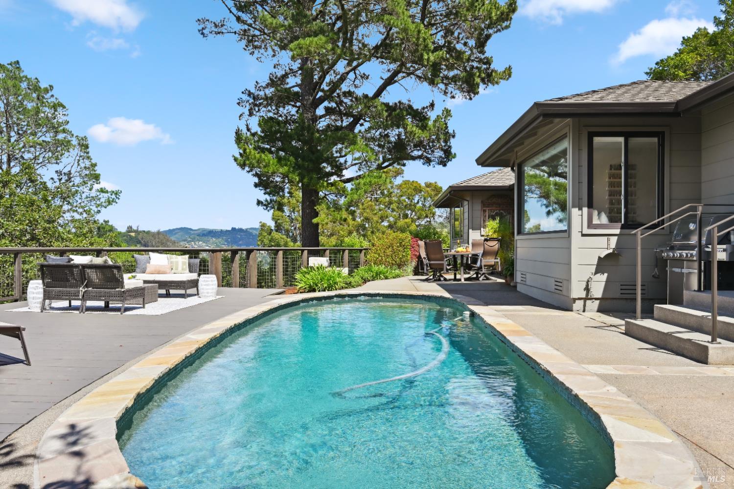 Detail Gallery Image 42 of 53 For 510 Redwood Rd, San Anselmo,  CA 94960 - 3 Beds | 1/1 Baths