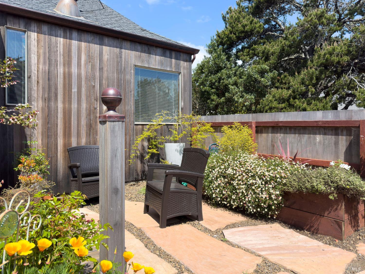Detail Gallery Image 8 of 46 For 39462 Leeward Rd, The Sea Ranch,  CA 95497 - 2 Beds | 2 Baths
