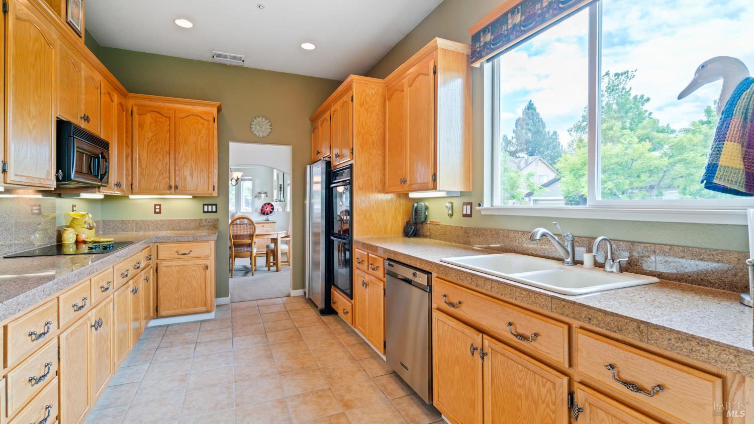 Detail Gallery Image 19 of 61 For 2001 Timberline Ln, Petaluma,  CA 94954 - 4 Beds | 2 Baths